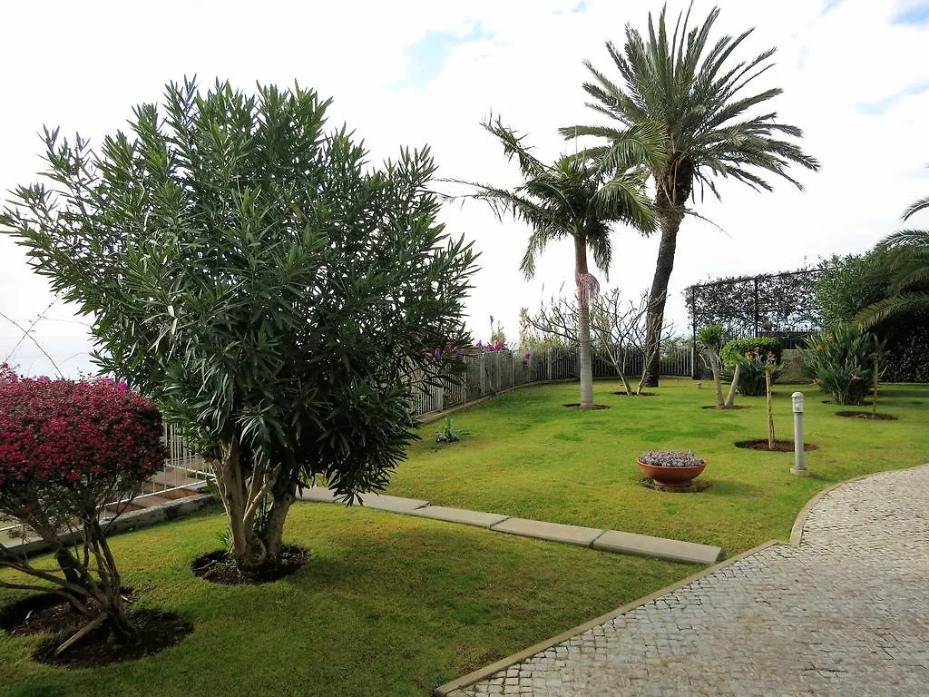 Kontakt z Finest Rentals - Beachfront Penthouse