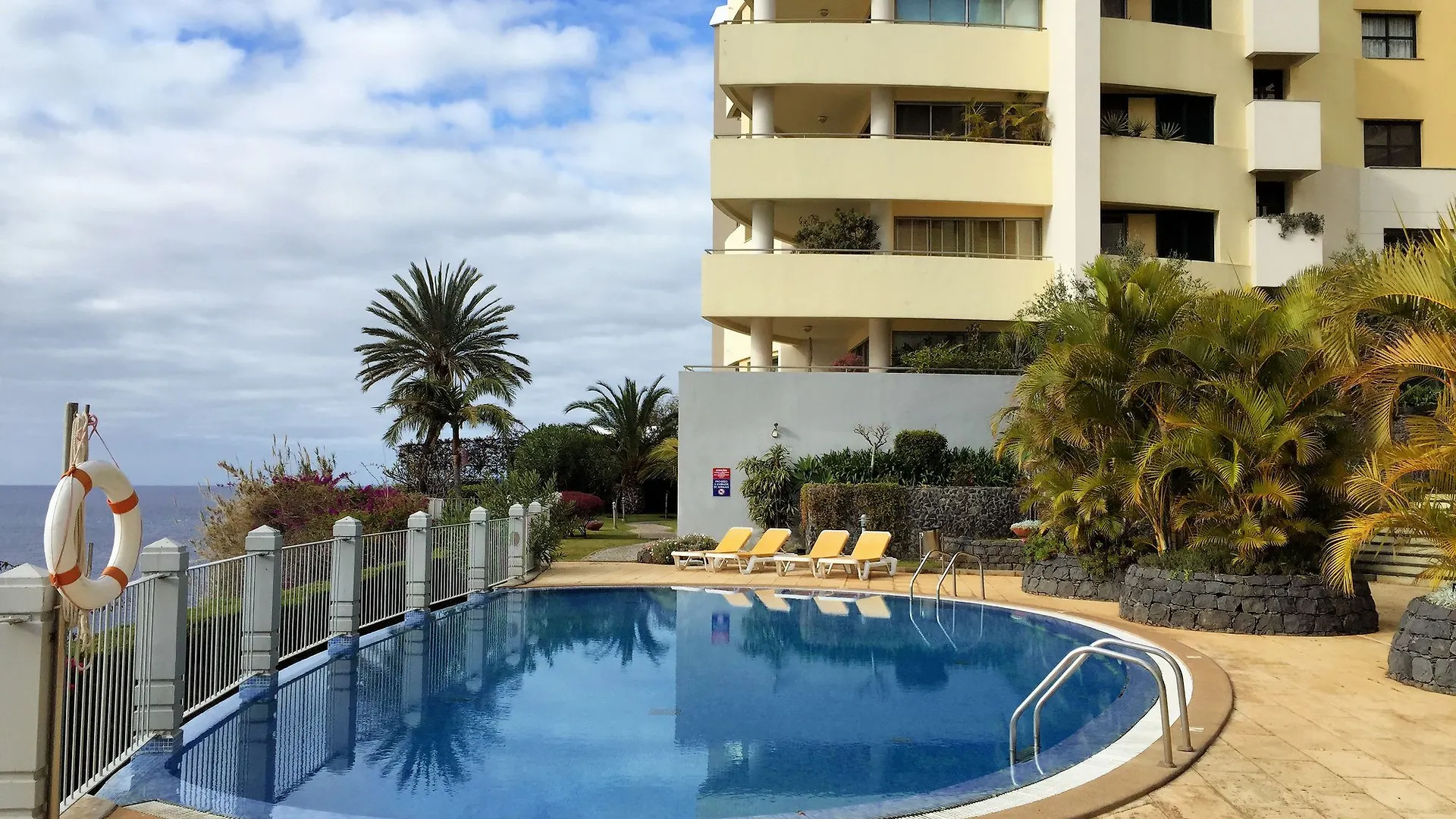 Apartament Finest Rentals - Beachfront Penthouse Funchal